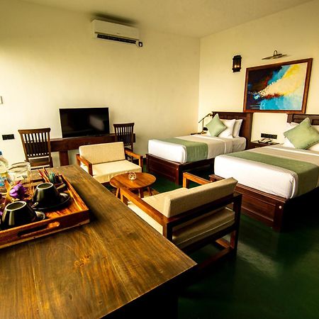 The Rockwall Boutique Hotel Bentota Esterno foto